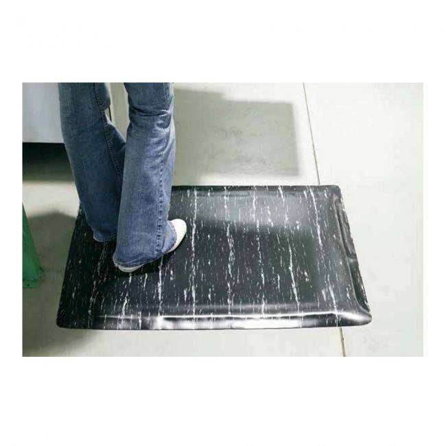 Arbeitsplatzmatte MARMOR TOP widerstandsfähig gegen viele industrielle Chemikalien in Schwarz mit Marmoroptik, ideal für industrielle Arbeitsplätze.