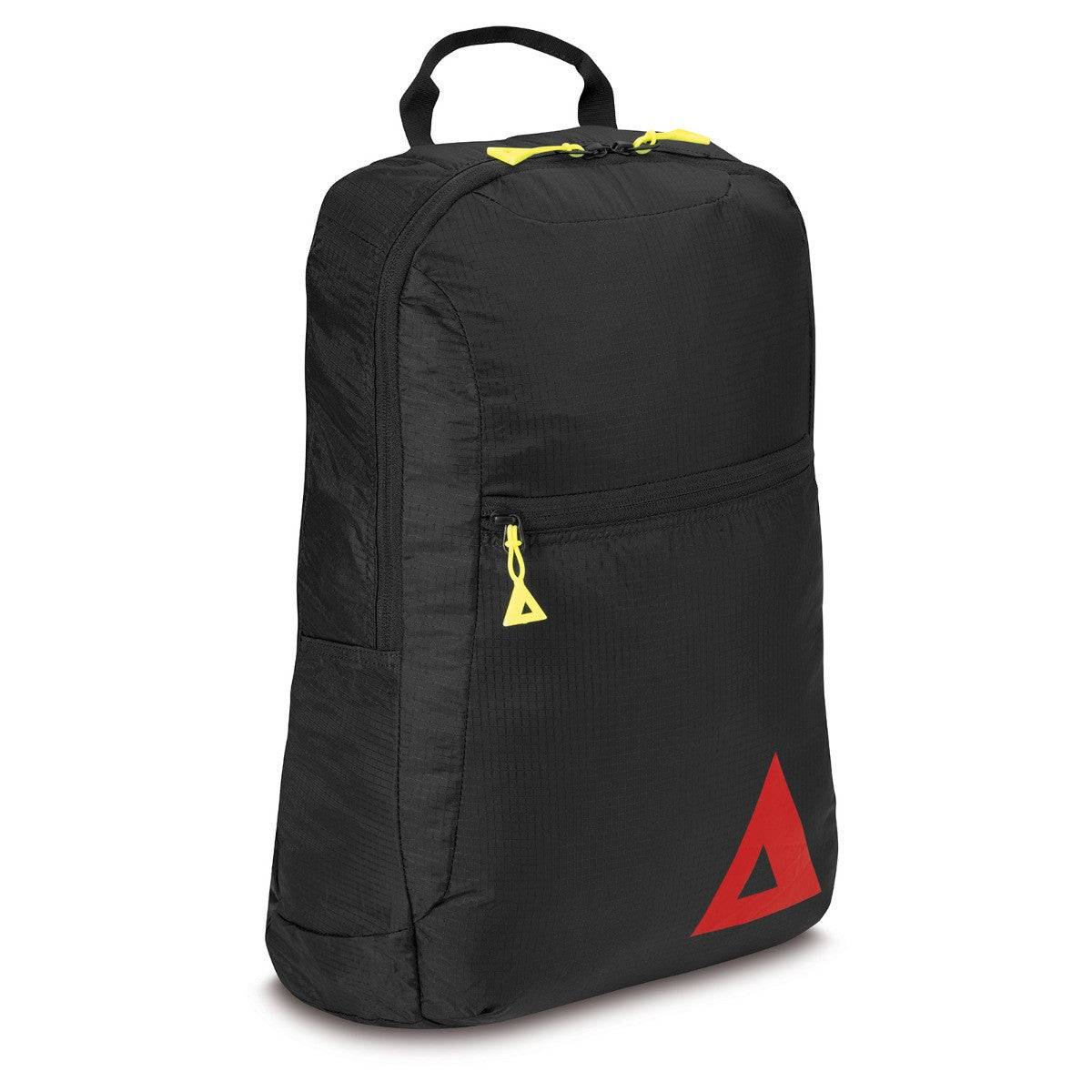 PAX exPAXable Daypack in voller Größe mit Fronttasche, gelbem Reißverschluss und rotem Logo, perfekt für Freizeitaktivitäten.