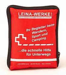 Erste Hilfe-Set Reise Leina in roter Tasche mit Reißverschluss, ideal für Wandern, Sport und Camping. Perfekt für unterwegs und wetterfest.