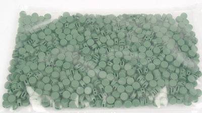 Grüne Kunststoffplomben 1000 Stück, manipulationssicher und nummeriert für sichere Verpackung und Identifikation im Versandprozess.