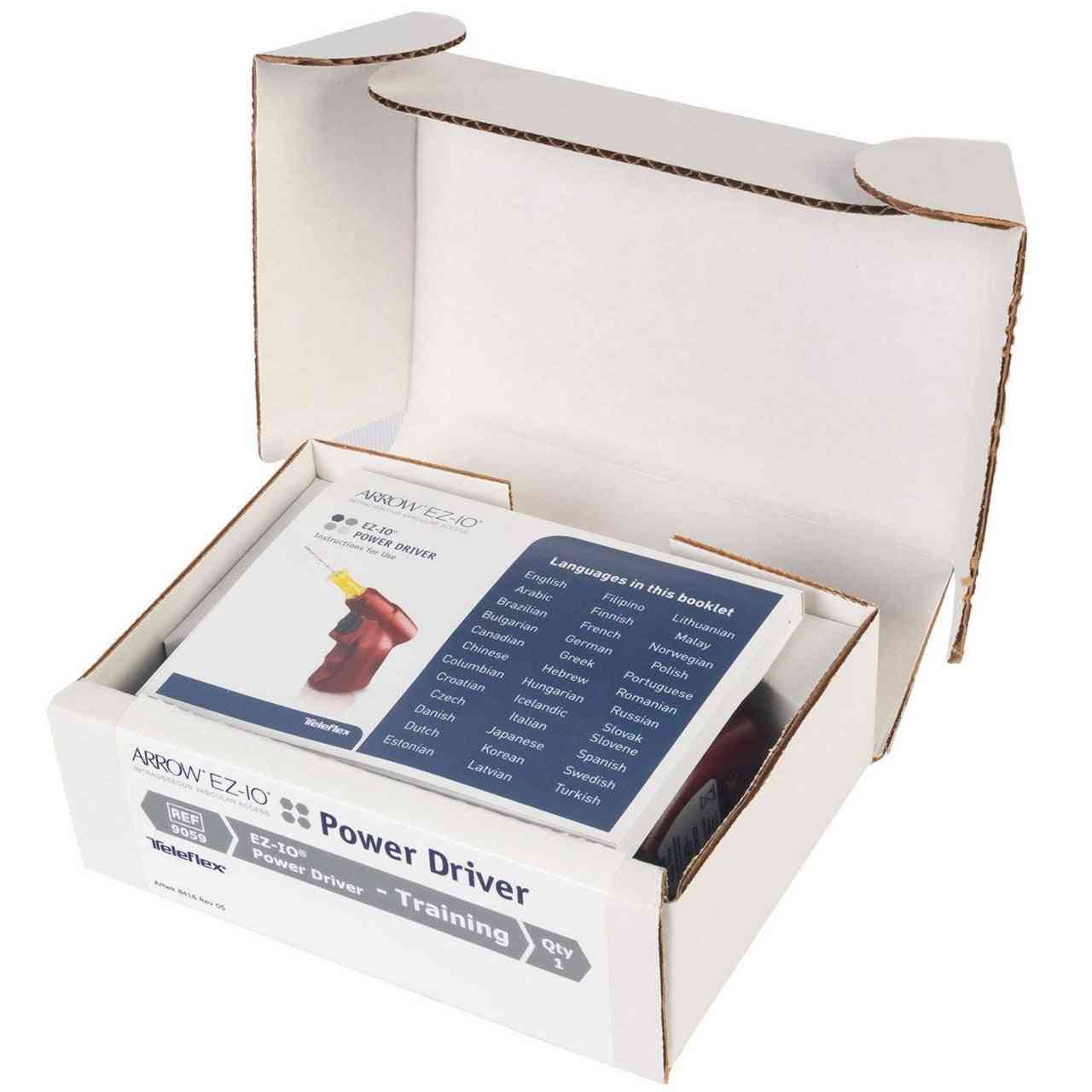 Geöffnete Box des EZ-IO® Arrow G3 Bohrers mit Anleitung – Trainings-Set für intraossären Zugang, ideal für Schulung und medizinische Ausrüstung.