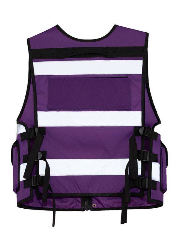 Rückseite der lila Tactical Vest Bonn mit Reflexstreifen und Klettfläche für individuelle Kennzeichnung.