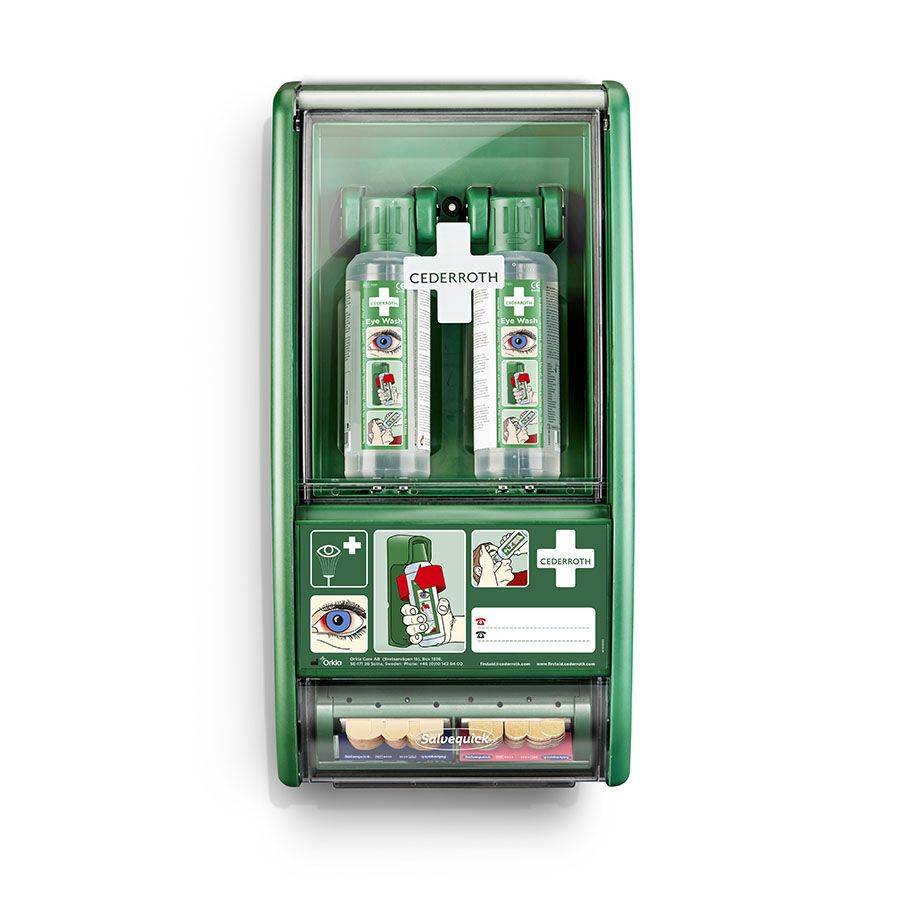 Frontansicht der Cederroth Augenspülstation mit zwei 500 ml Flaschen Augenspüllösung und integriertem Salvequick Pflasterspender für Erste Hilfe.