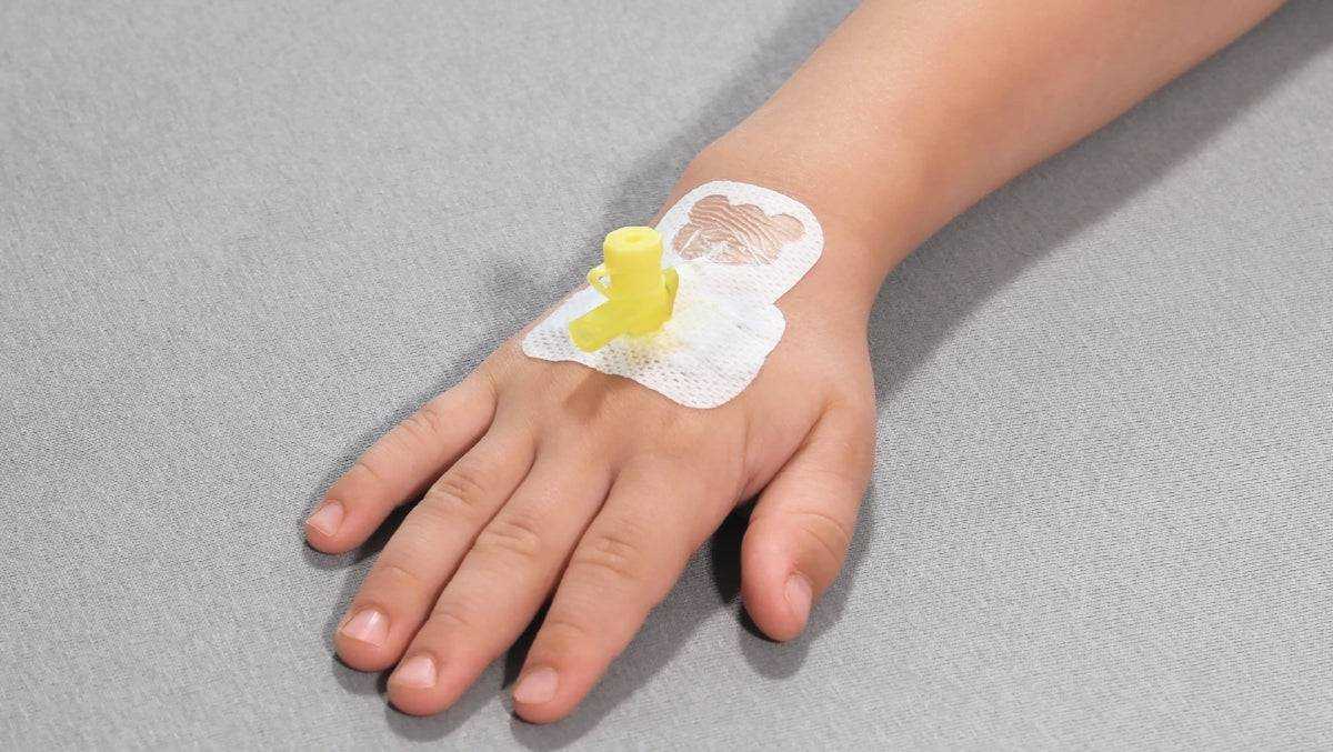 Curafix i.v. Junior Kanülenfixierung steril, 4,3x5cm, 100 Stück - Medasi.shop - PZN - 14212355