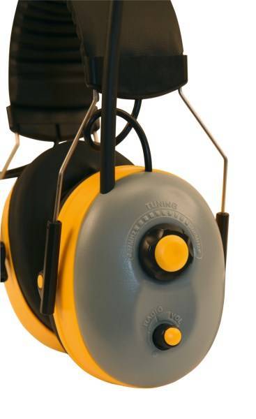 Detailansicht des Gehörschutzradio Kerbl mit Lautstärke- und Sendereinstellung, perfekter Schutz und Unterhaltung bei lauten Arbeiten.