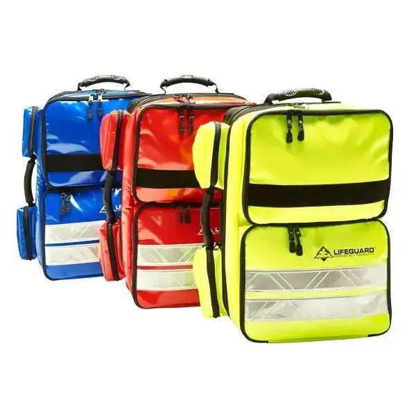 Leerer Notfallrucksack in Gelb, Rot und Blau aus robuster Plane mit Reflektorstreifen, ideal für Erste-Hilfe-Ausrüstung im Rettungsdienst.