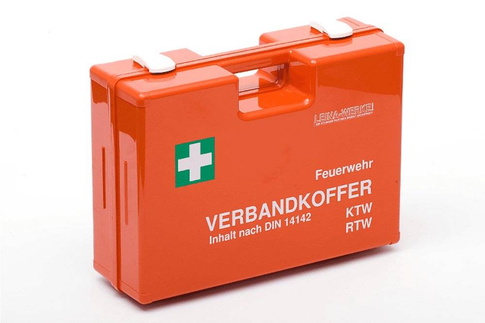 Feuerwehr-Krankenwagen Verbandkoffer in Orange, gefüllt nach DIN 14142 mit robustem Gehäuse und Tragegriff für den Erste-Hilfe-Einsatz.