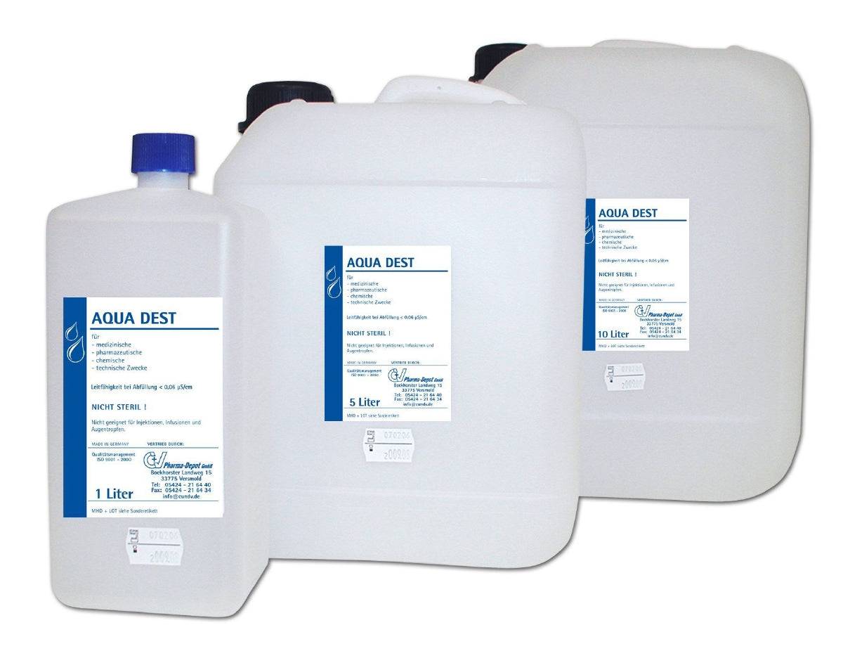 **Alt-Text (German):**  
Destilliertes Wasser für Laborbedarf in 1L, 5L und 10L Kanistern.