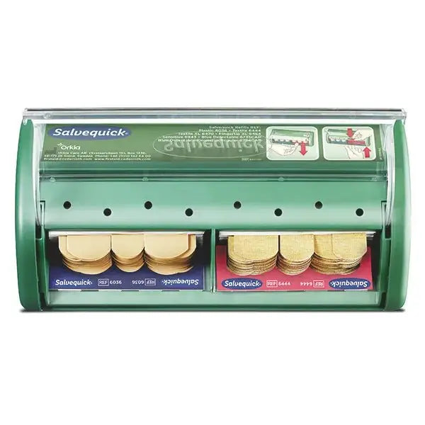 Alt-Text (Deutsch):  
Grüner Salvequick Pflasterspender mit Nachfüllungen für schnelle Hilfe.
