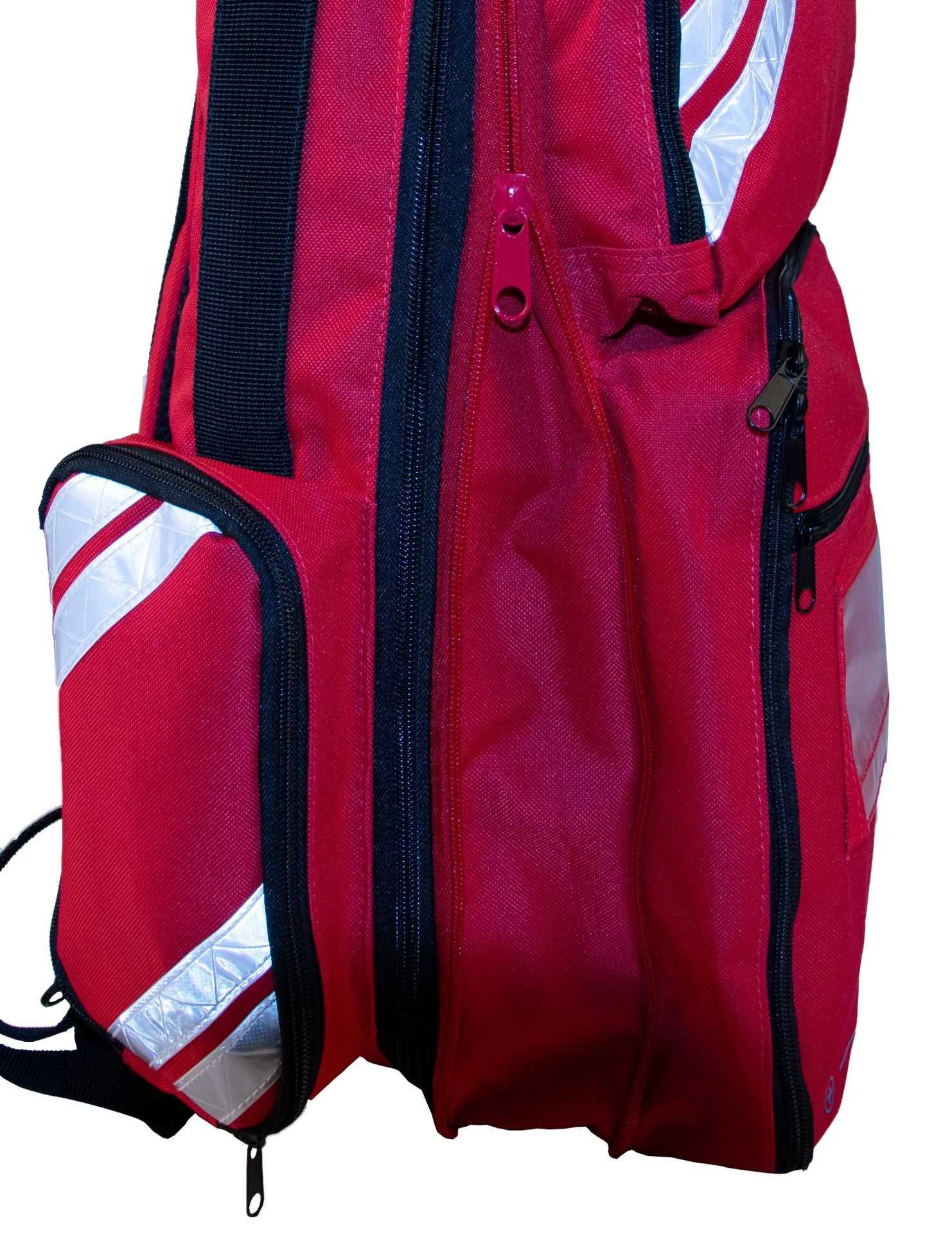 Detailansicht der Seitentasche des Rucksack ultraRESCUE LITE mit reflektierenden Elementen für bessere Sichtbarkeit im Notfall.